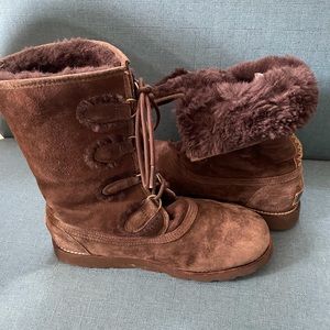 Ugg’s Size 10 Chocolate Brown lace up boot